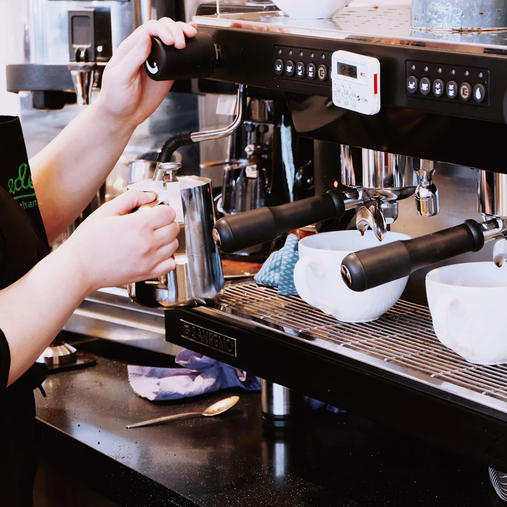 Kaffee und Sahnemaschinenreiniger Kaffee und Sahnemaschinenreiniger